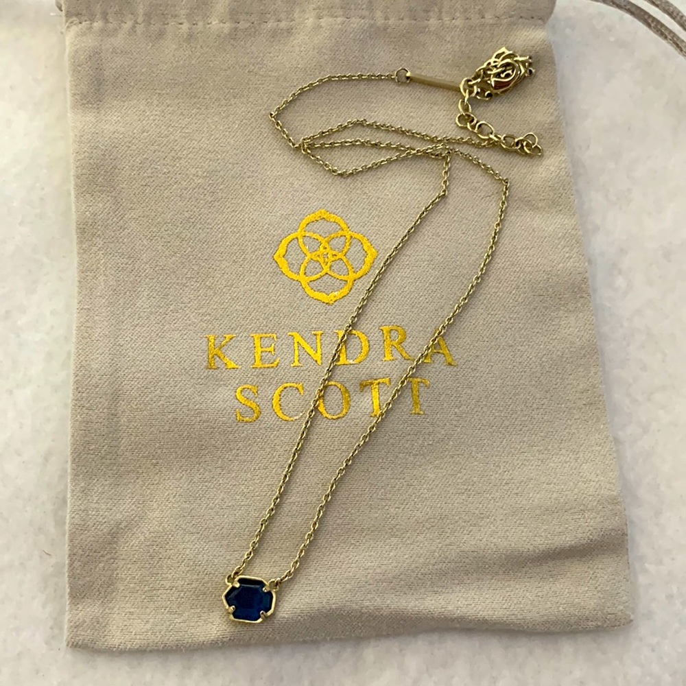EUC Kendra Scott Mabel heptagon necklace in gold with navy cat eye stone